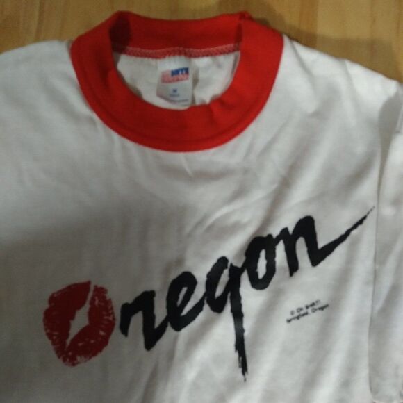 DS Vintage 80s Oregon Spell Out Kiss Lips Logo Ringer T-Shirt - Picture 1 of 8